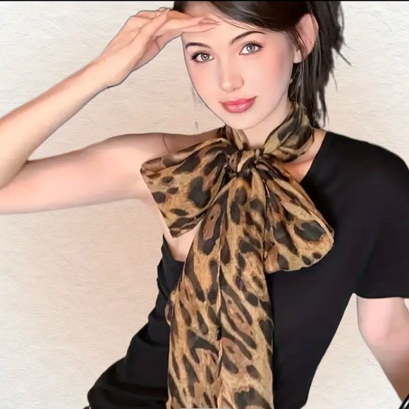 NEW Fashionable Leopard Print Scarf 🧣 - Picture 1 of 4